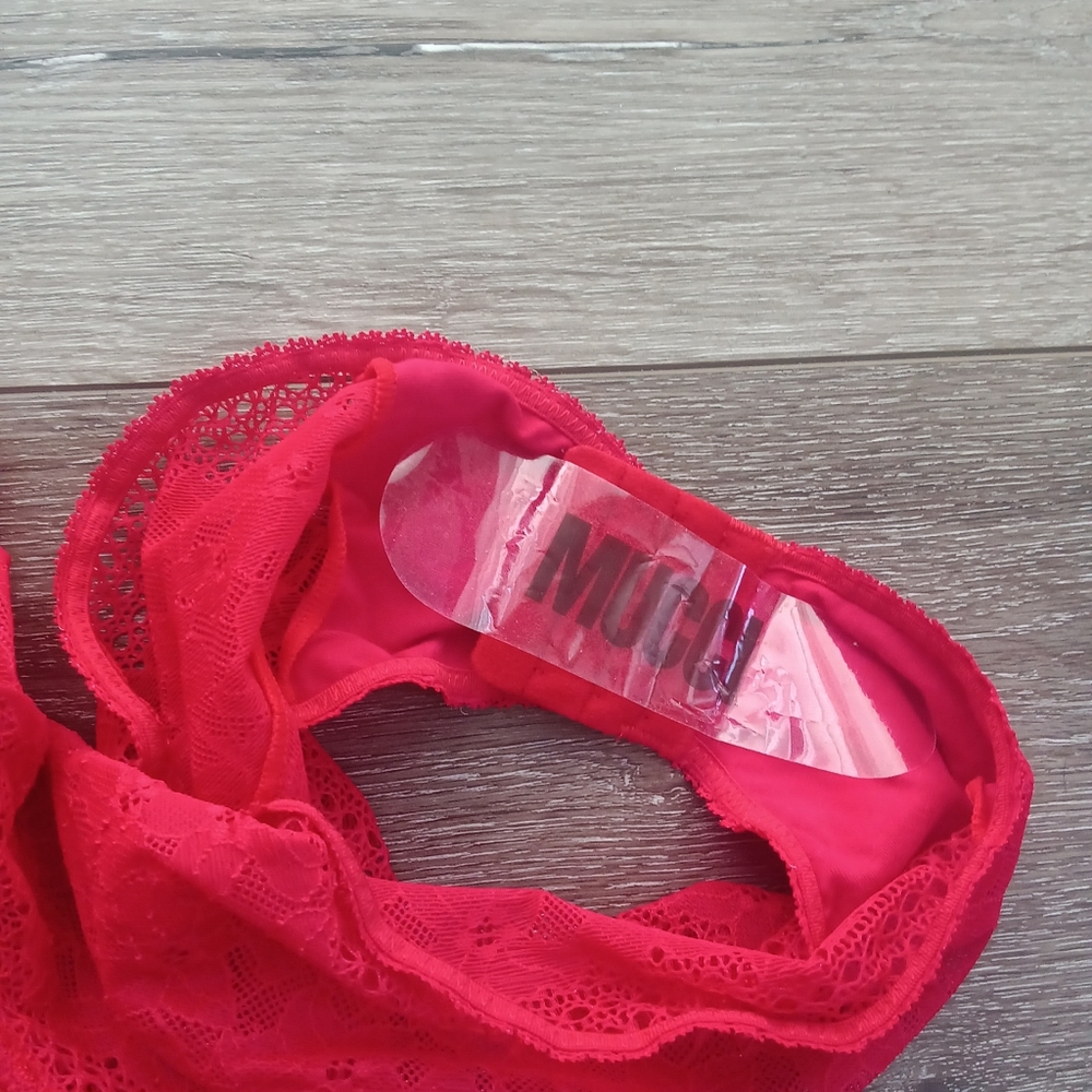 Mucci Carina Lace Bodysuit in Red XS - Picture 8 of 9